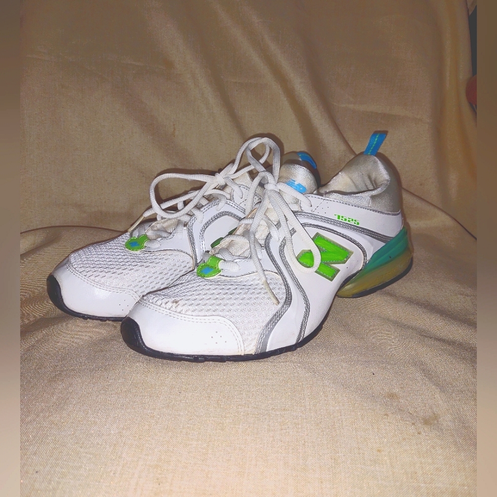 9 New Balance ABZORB cushion heel sneakers great condition!